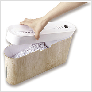 片手でラクに細断クズを捨てられます