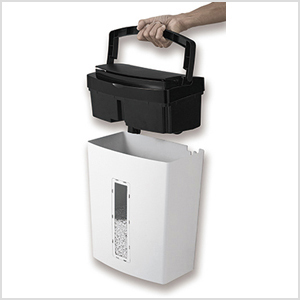 細断屑を捨てる時はハンドを使って持ち上げます
                        